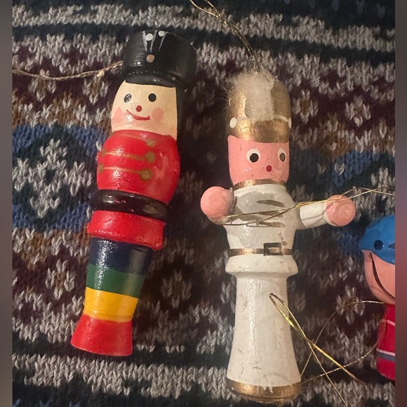 Large lot of Vintage Wooden Christmas ornaments - Picture 6 of 6